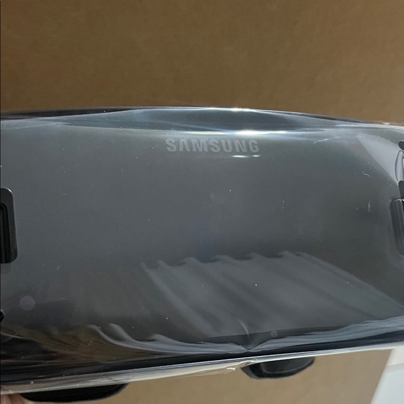 Samsung Gear VR Headset with Controller - Dark Gray - Picture 12 of 16